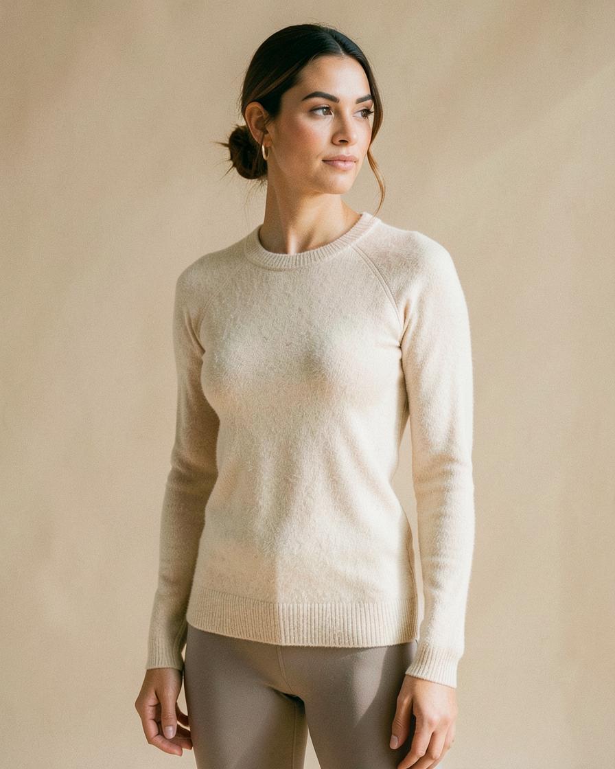 Thermo Longsleeve in Hueso alpaca-blend knit on model
